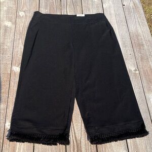 JM Collection Black Fringe-Hem Capris